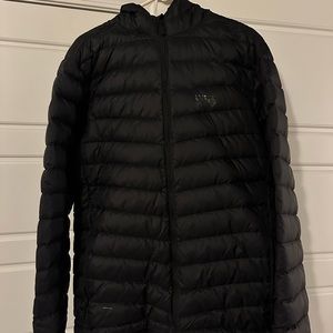 Men's Mountain Hardware Puff Jacket - L/XL